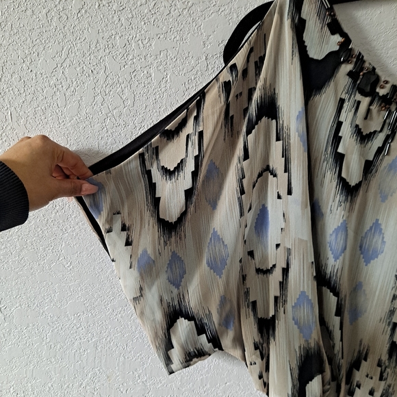 Dress barn black & blue cold shoulder dress - Picture 6 of 8